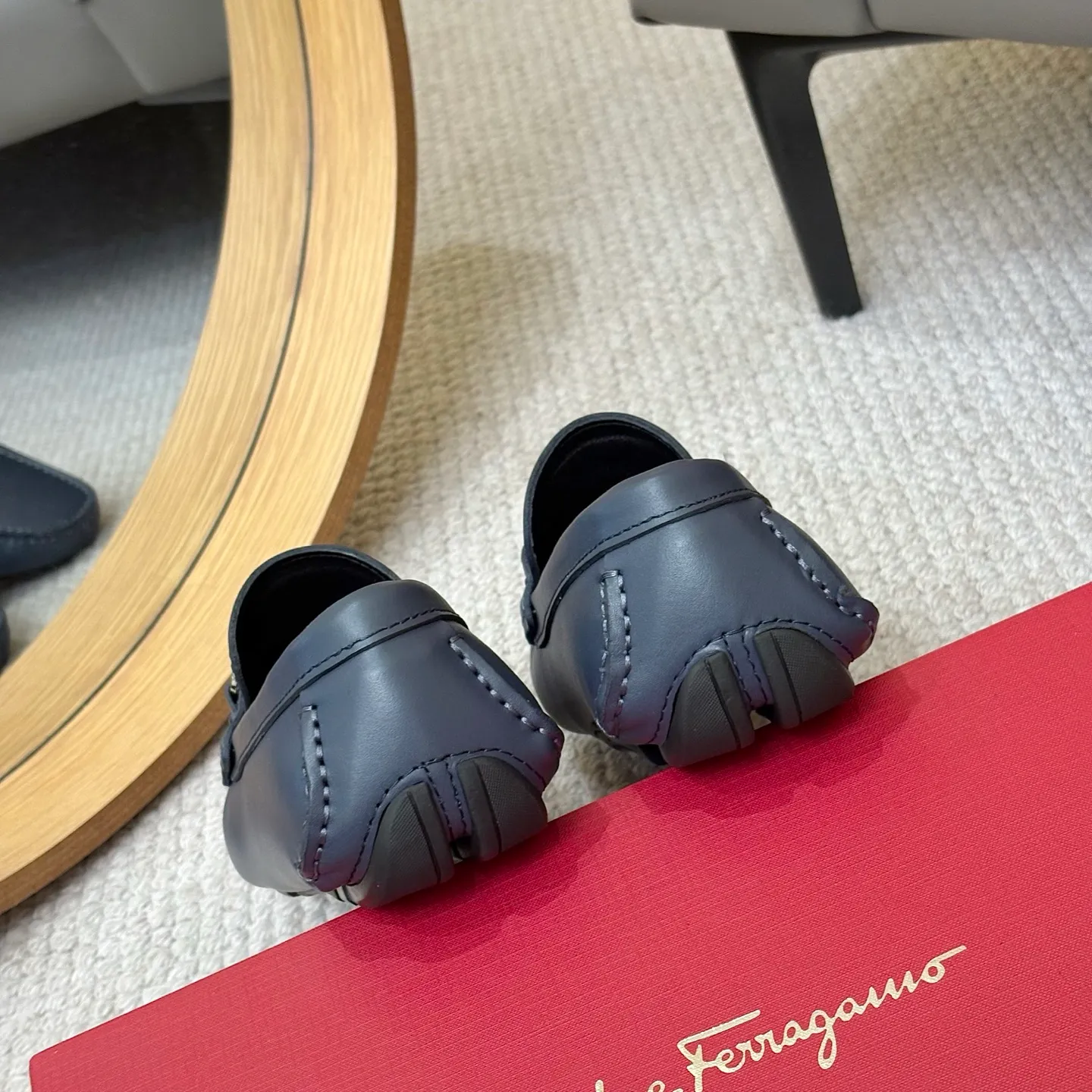 Men's men's shoes 💰420 (Yangli) Ferragamo 〰Ferragamo 2⃣️0⃣️2⃣️5️⃣ New series 👊🏻 Upper 🇮🇹 Italian imported calfskin, original outsole molding. Water-dyed sheepskin lining. The identity of every successful man is set off, and the upper and lower shoes are elegant and stable🚶🏻🚶🏻The high-end custom counter original replica is an eternal classic🔍️Number of codes: 38-46 with counter packaging